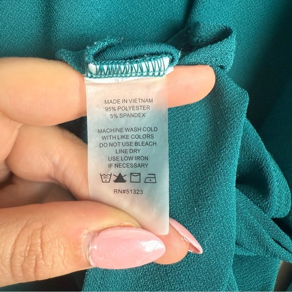 Vince Camuto Emerald Green Long Bell Sleeve Pullover Top Size Large Blouse Knit - Picture 7 of 7